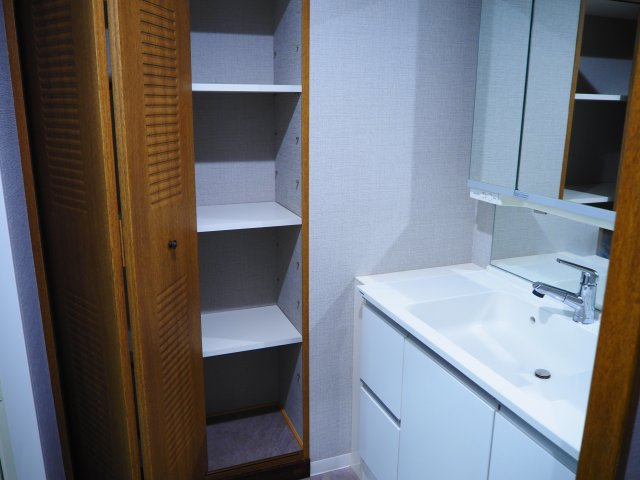 日野市三沢の中古マンションの独立洗面台