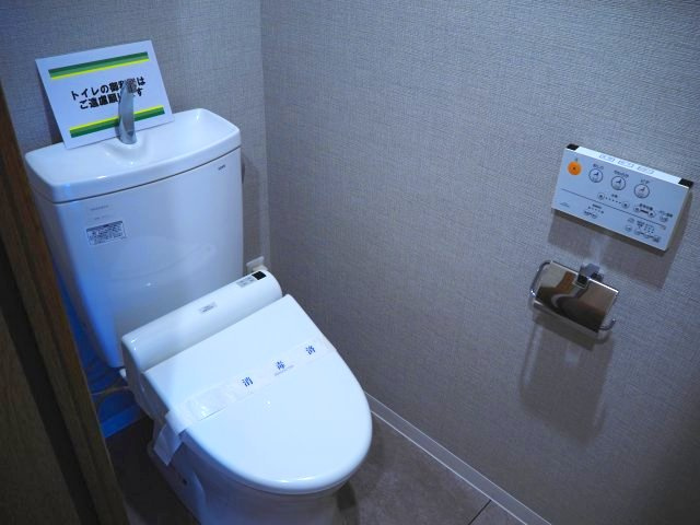 日野市三沢の中古マンションのトイレ