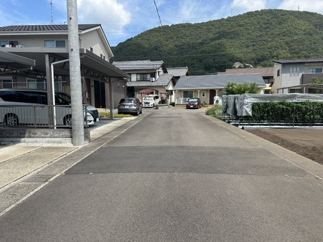 中古住宅　日野南5丁目の前面道路含む現地写真