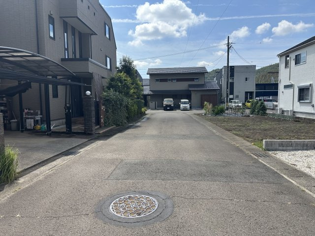 中古住宅　日野南5丁目の前面道路含む現地写真