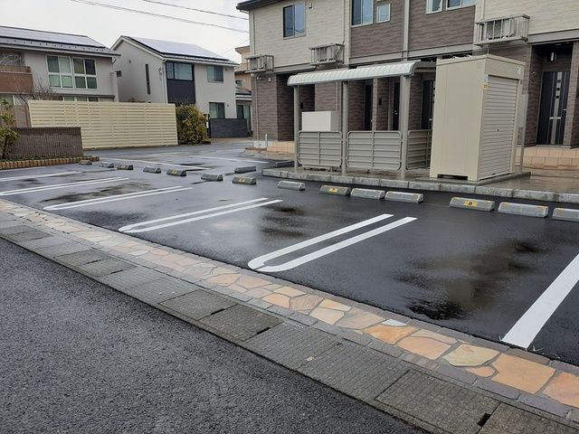 ヴィラ　ラルーチェの駐車場