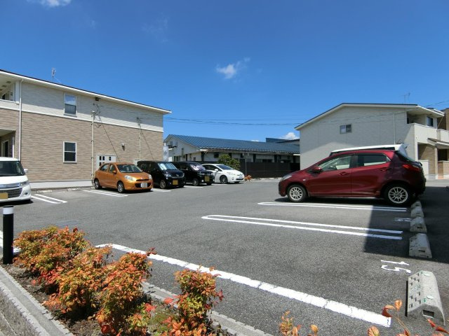 カルムＢの駐車場