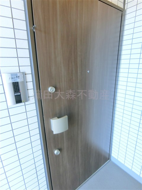 クオリタス蒲田の玄関