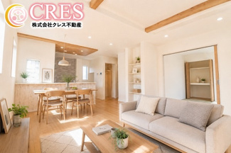 【居間・リビング】 | ☆☆☆新築分譲　郡山市東原一丁目TE　全３棟！！ | LDK20～20.3帖！！
明るい陽光が差し込む心地よいリビング空間♪※実際に現地に家具はおかれておりません。また価格に家具は含まれておりません。(作成CG)