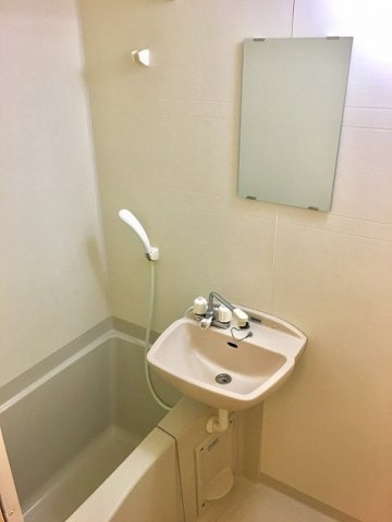 レオパレスヒロの浴室|設備・仕様は号室により異なる為、現況を優先致します。