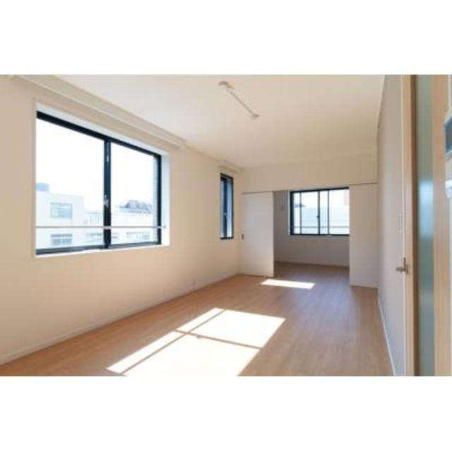 パティオスクエア中野の居間・リビング|※写真は同タイプ住戸です。