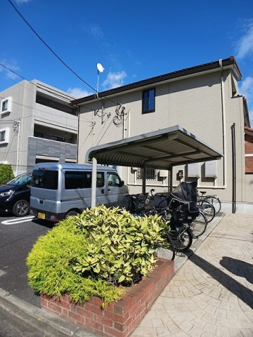 モヤ　パラチャの駐車場|駐車場があるので、車を買う予定の方も安心です