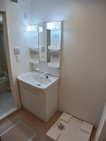 モヤ　パラチャの洗面所|コンパクトで使いやすい洗面所