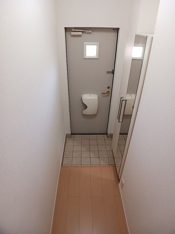 モヤ　パラチャの玄関|ゆったりとした玄関です