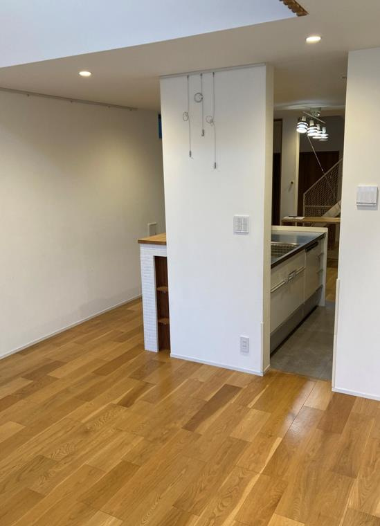 弦巻戸建の居間・リビング|こちらの居間で趣味の時間をお楽しみください