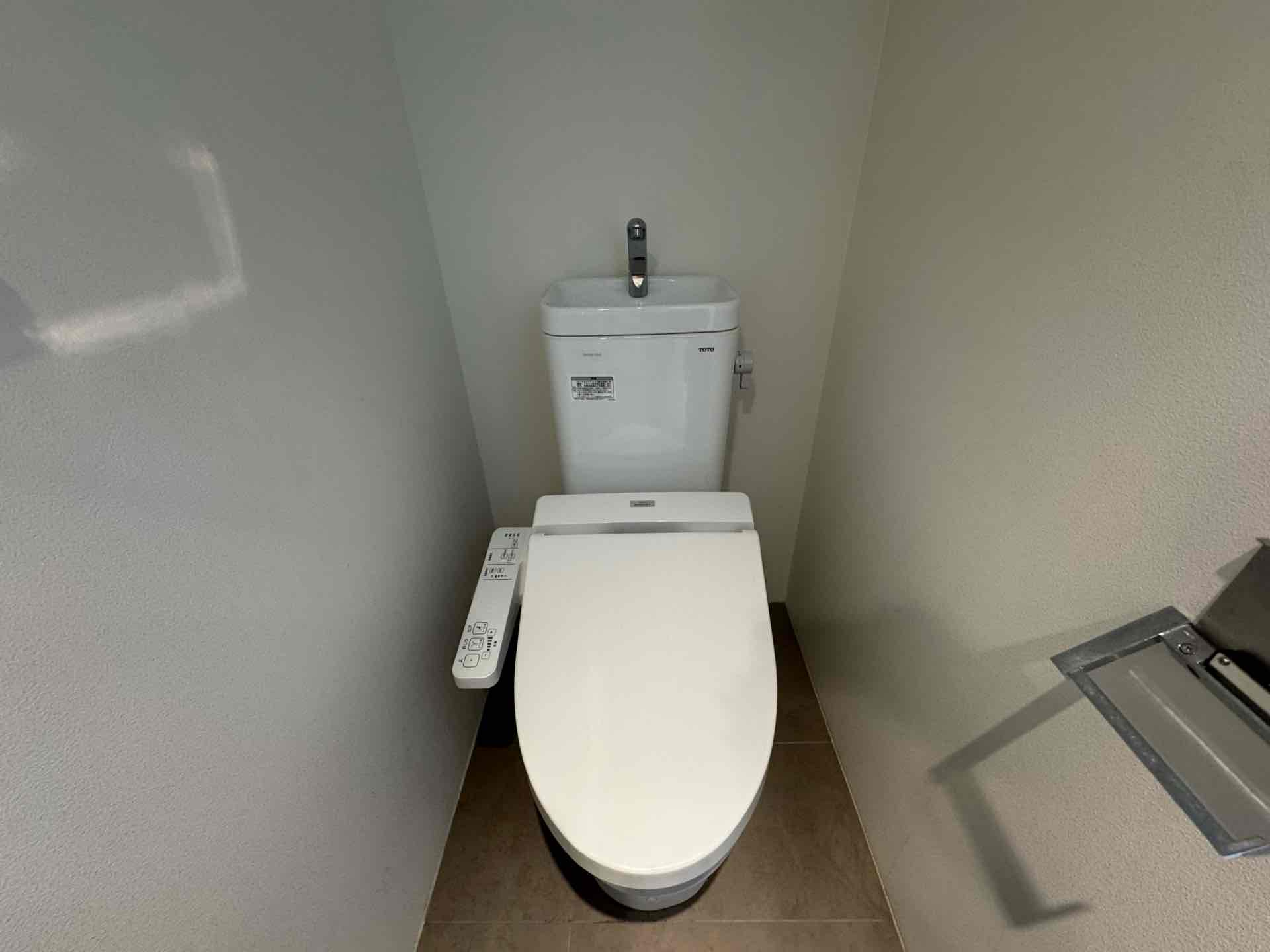 プロト西小山のトイレ|落ち着いた色調のトイレです