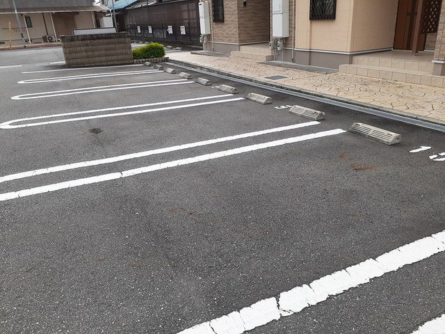 【駐車場】 | プロムナード壱番館 | 駐車場があるので、車を買う予定の方も安心です