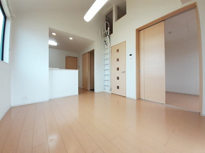【居間・リビング】 | プロムナード壱番館 | ゆったりとした居間です