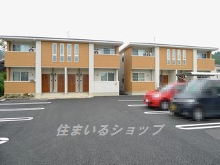 ティ・シュティル　Ⅲ番館の駐車場