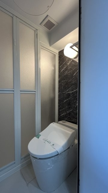 キャピタルビュー平和島のトイレ|落ち着いた色調のトイレです