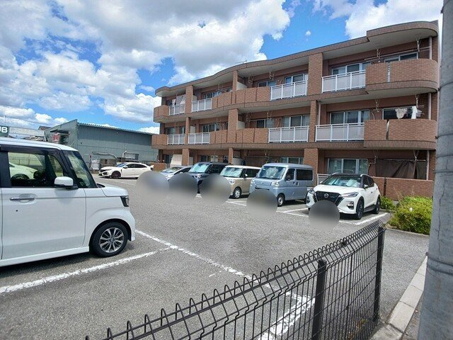 【駐車場】 | メゾン・ド・フレール | 駐車場に車を止められます