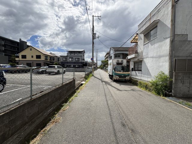 【前面道路含む現地写真】