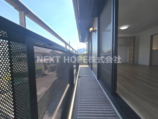 【バルコニー】 | 宝塚市売布１丁目中古戸建　南東角地リフォーム済 | 南向きバルコニーです♪日当たり良好です！１
