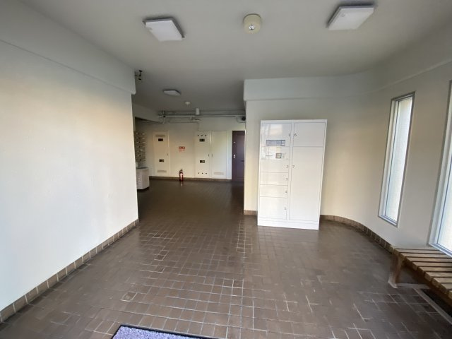 【ロビー】 | メゾン千里中央 | マンション共用部の広いスペース