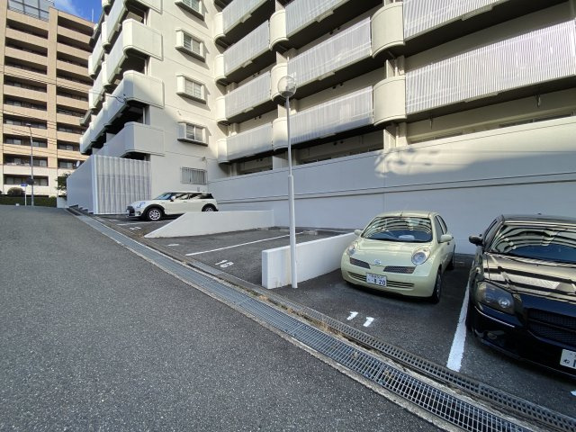 【駐車場】 | メゾン千里中央 | マンション敷地内に駐車場