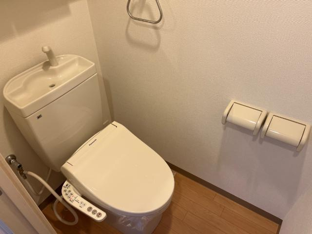 加古川市平岡町土山のアパートのトイレ|シャワー付トイレ