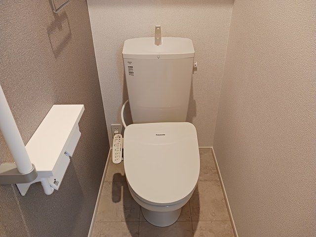 ヒカルサ高岡野村サウス１号棟のトイレ