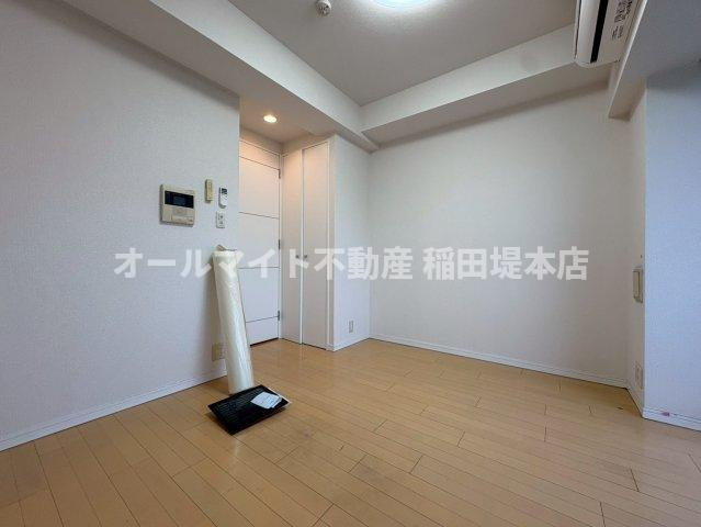 川崎市多摩区登戸新町の賃貸マンションの洋室