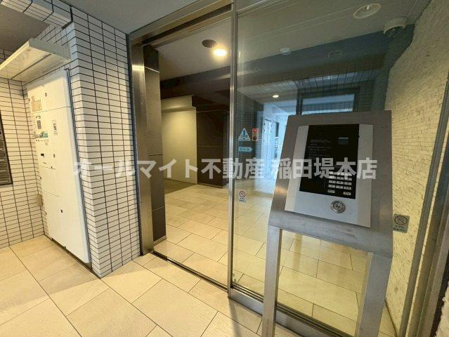川崎市多摩区登戸新町の賃貸マンションのエントランス