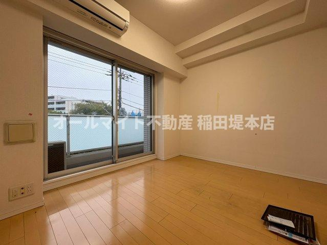 川崎市多摩区登戸新町の賃貸マンションの居間・リビング