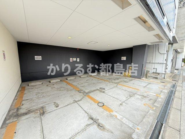 b.shadeの駐車場
