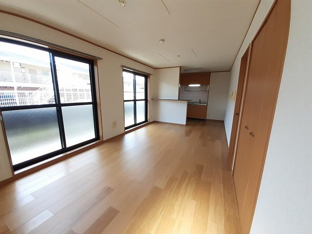 【内装】 | ブランルージュ | 明るい色調の室内です