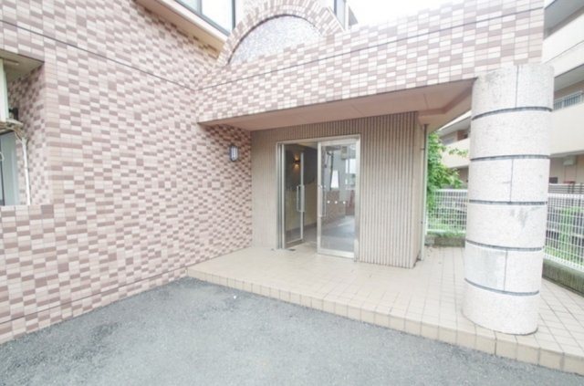 川崎市多摩区宿河原３丁目の賃貸マンションのエントランス