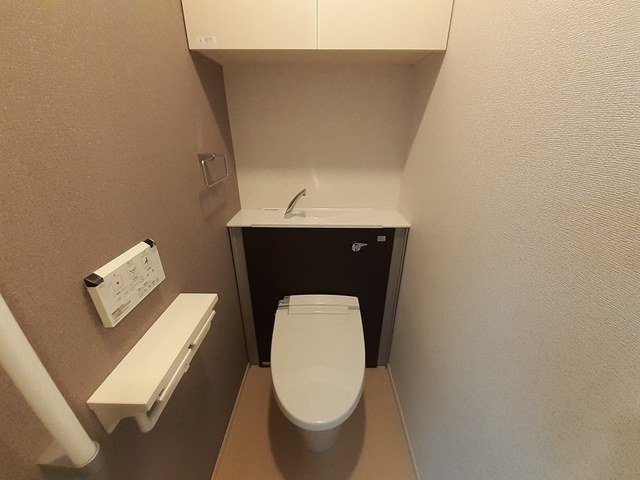 シャトーエレガントのトイレ|コンパクトで使いやすいトイレです