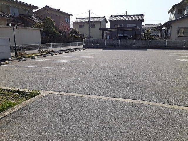 メゾンビューⅣの駐車場