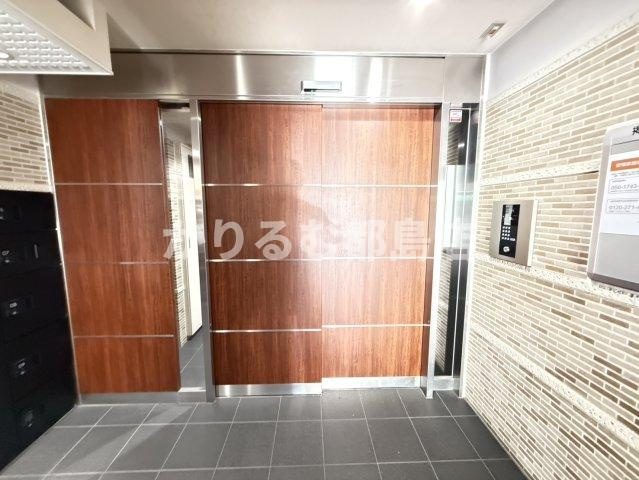セゾンラトゥールMIYAKOJIMAのエントランス