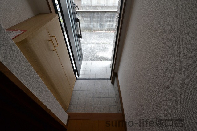 南武庫之荘三丁目戸建貸家の玄関