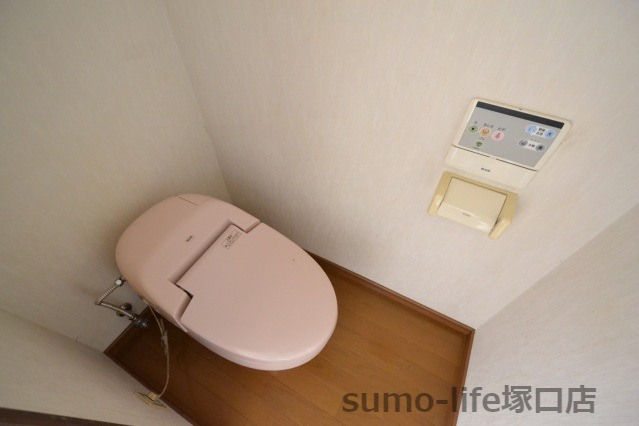 南武庫之荘三丁目戸建貸家のトイレ