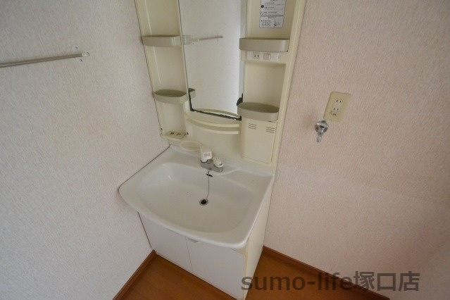 南武庫之荘三丁目戸建貸家の洗面所