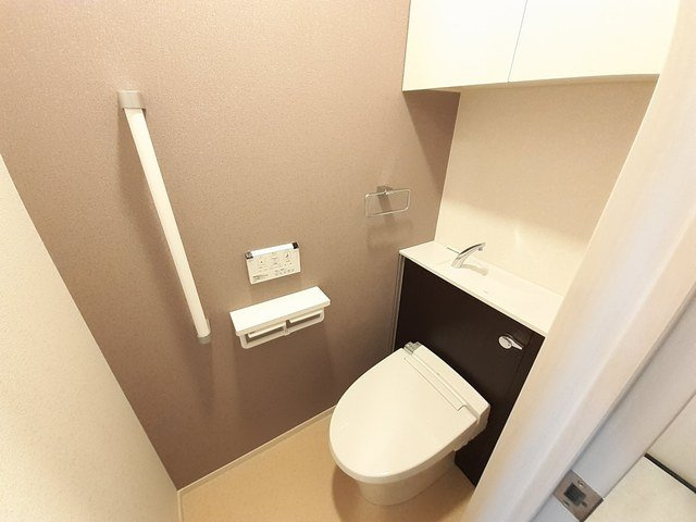 シャトーエレガントのトイレ|コンパクトで使いやすいトイレです