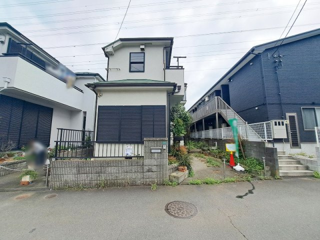 【外観】 | 新座市栄2丁目　中古一戸建住宅　(保谷店) | 緑豊かな住宅地ではじめるのびのびとした暮らし。