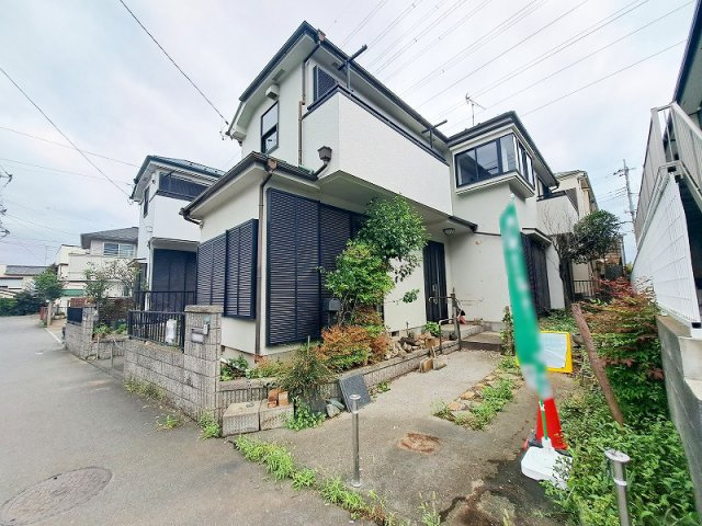 【外観】 | 新座市栄2丁目　中古一戸建住宅　(保谷店) | 最寄りの「大泉学園」駅は西武池袋線の通勤急行停車駅。駅前に商業施設や飲食店も充実しています。