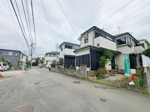 【前面道路含む現地写真】 | 新座市栄2丁目　中古一戸建住宅　(保谷店) | スーパー・コンビニまで徒歩7分。食材や日用品のお買い物も便利です。