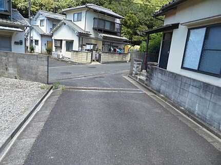 安佐北区深川4丁目中古戸建の前面道路含む現地写真