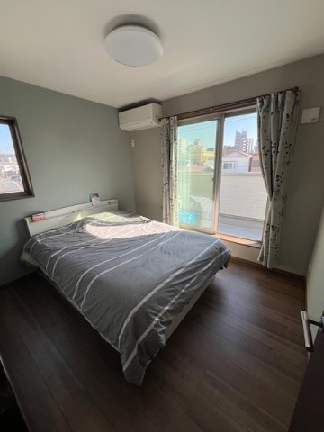 神戸市長田区四番町二丁目中古戸建の寝室|開放的な寝室です