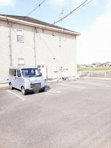 ヴェル・カーサの駐車場|高崎、前橋のお部屋探しはエンドスケープまで！お客様の理想お聞かせ下さい♪