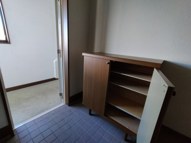 リバティヒルズA棟の玄関