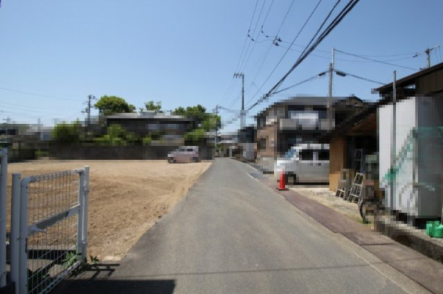 高知市朝倉本町　新築戸建　②　（全3区画）の前面道路含む現地写真|②　北東側　公道　3.75ｍ　接面　7.974ｍ