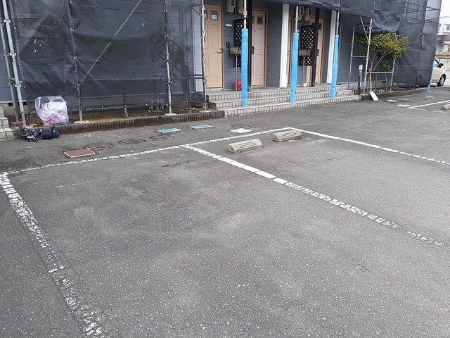 グランシャリオ　トムの駐車場|駐車場に車を止められます
