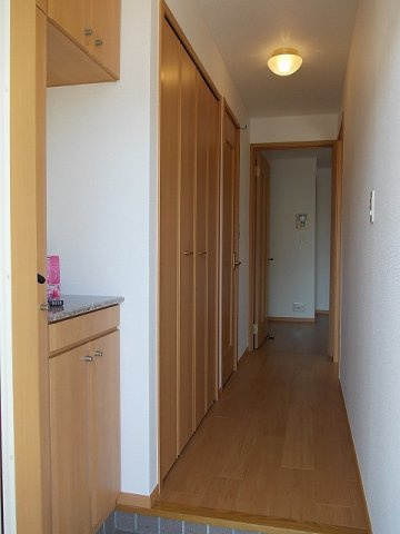 グレイスコート新屋Ｂの玄関|シンプルで使いやすい玄関です