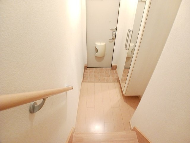 プロムナ－ドＹの玄関|明るい玄関です